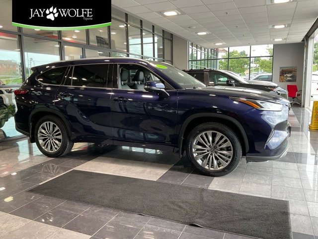 2023 Toyota Highlander Hybrid Platinum