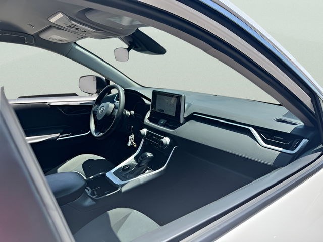 2025 Toyota RAV4 LE - Photo 15