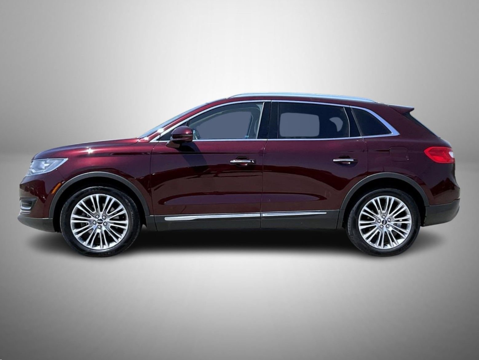 Used 2017 Red Lincoln Reserve image 8