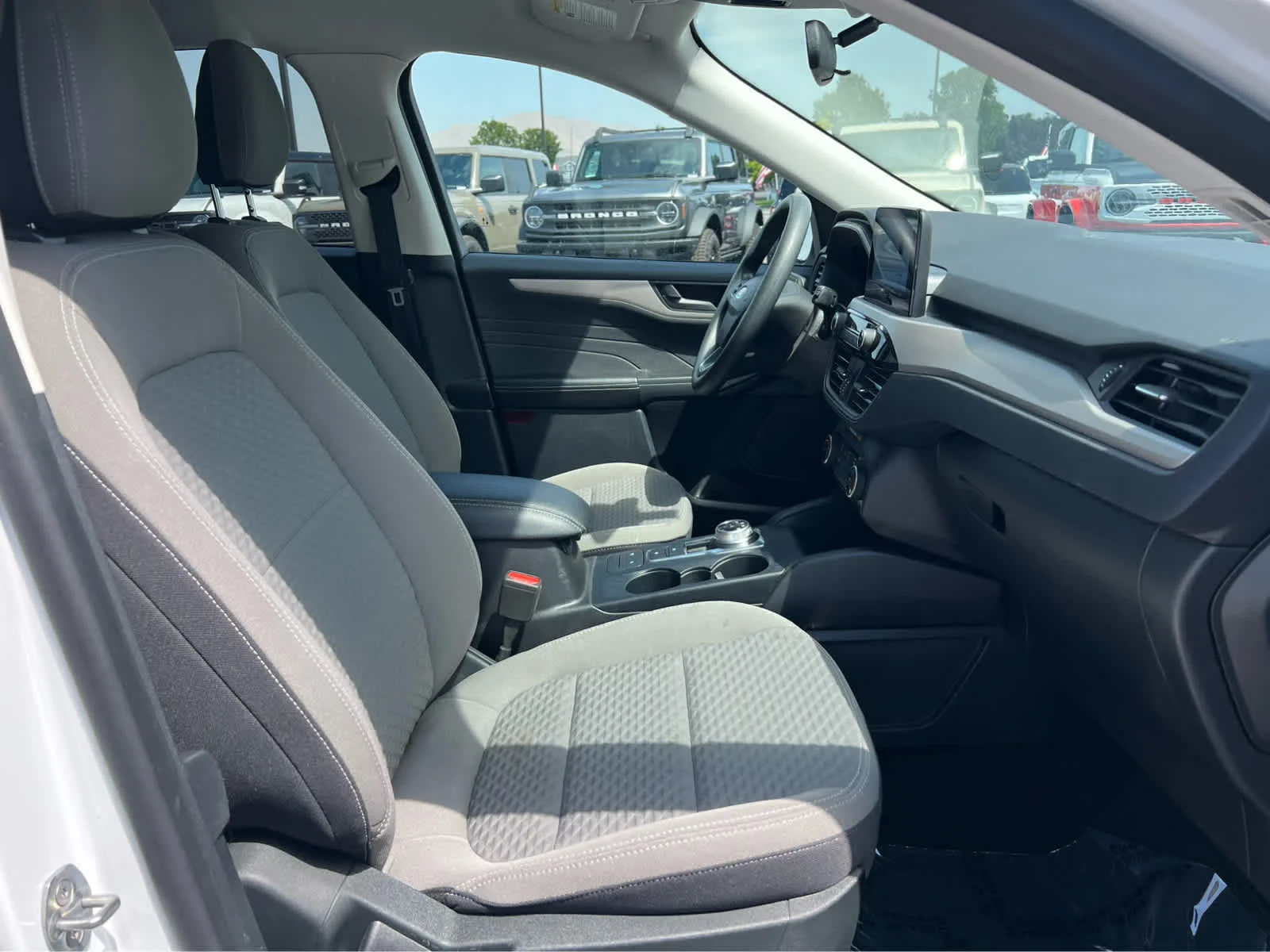 Certified Used 2022 Oxford White Ford SE image 17