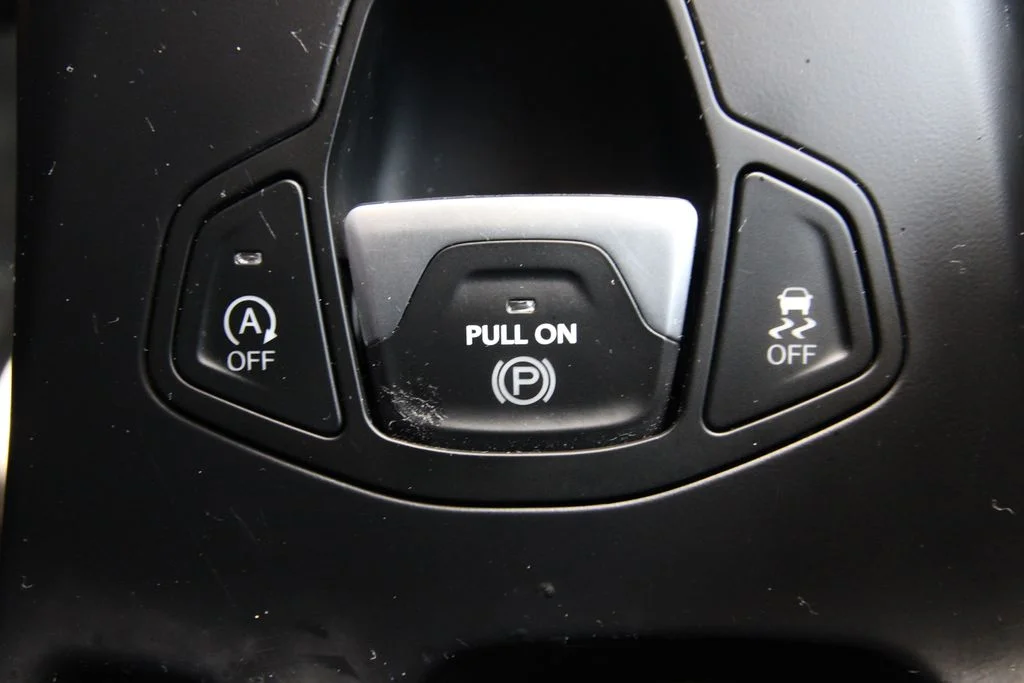 Used 2023 Gray Jeep Latitude image 25