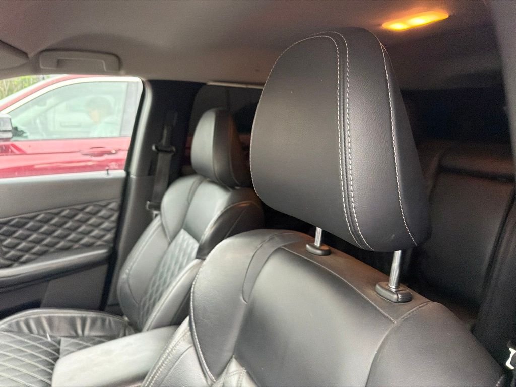 Used 2022 Black Mitsubishi SEL image 12