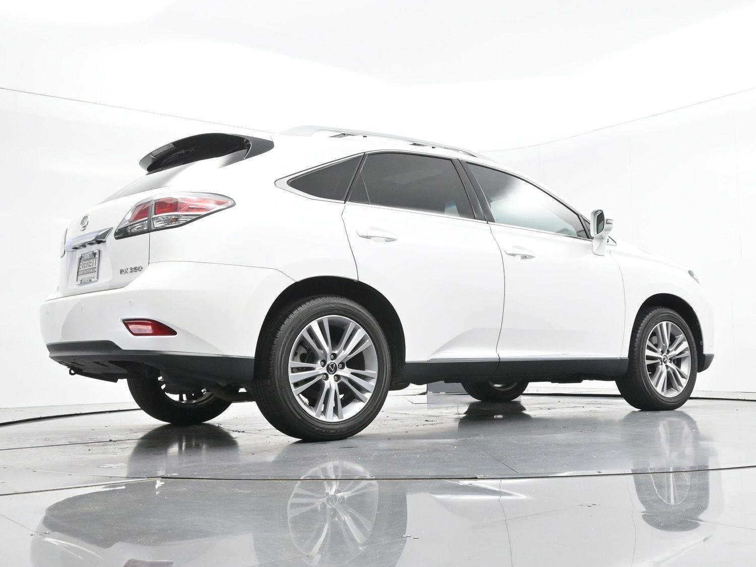 Used 2015 Starfire Pearl Lexus Base image 47