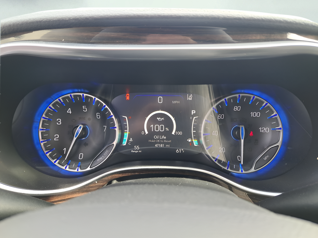 Used 2024 Silver Chrysler Limited image 22