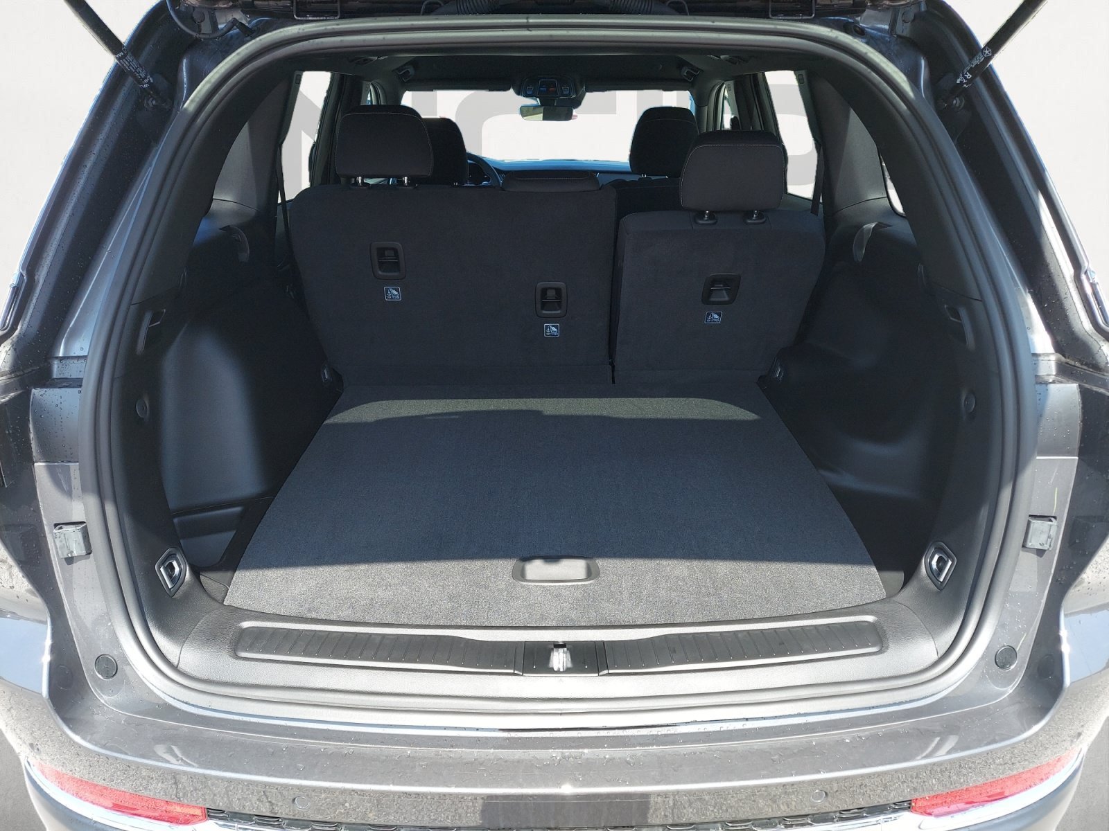 New 2026 Baltic Gray Metallic Clearcoat Jeep Laredo image 12