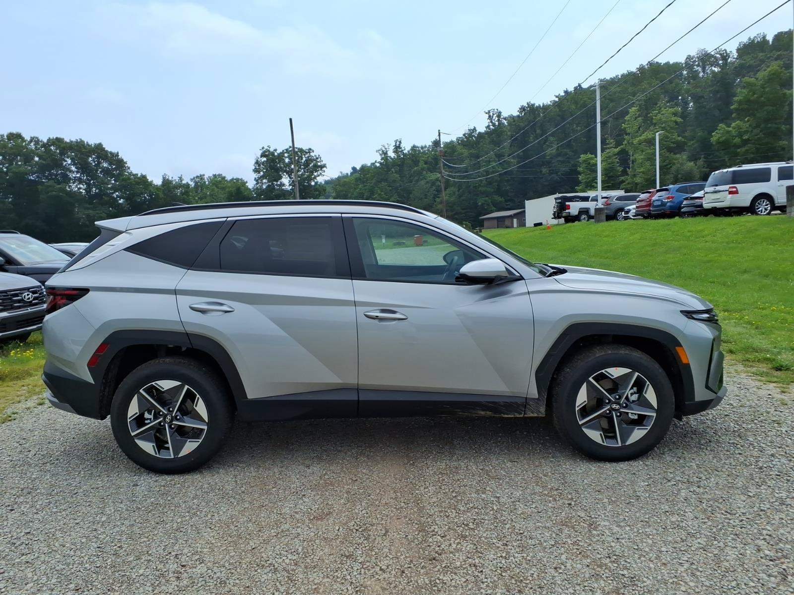 New 2026 Shimmering Silver Hyundai SEL image 2
