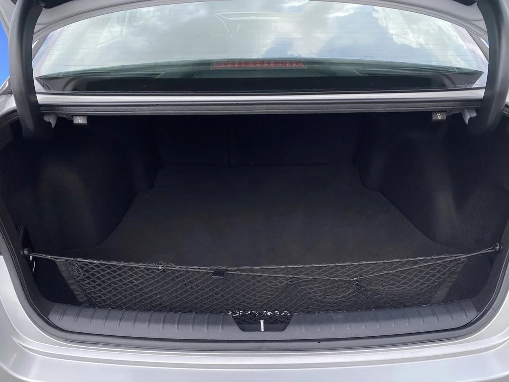 Used 2017 Sparkling Silver Kia LX image 27