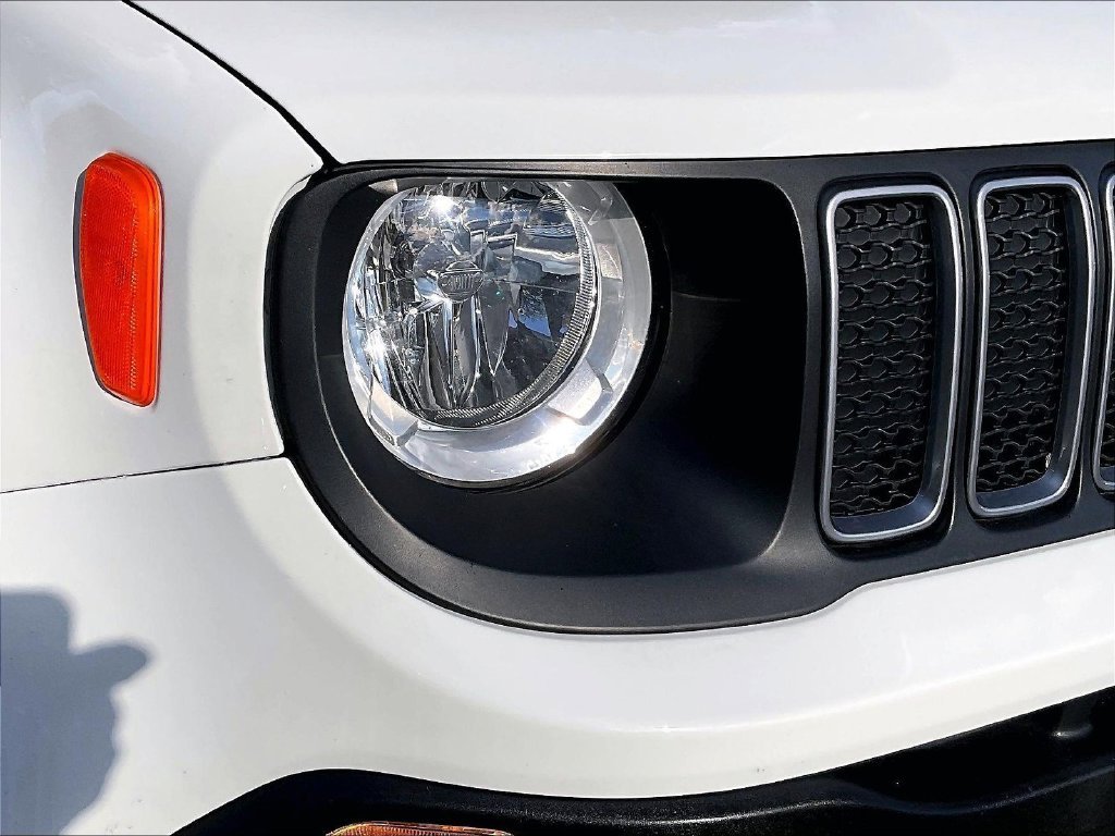 Used 2023 White Jeep Latitude image 29