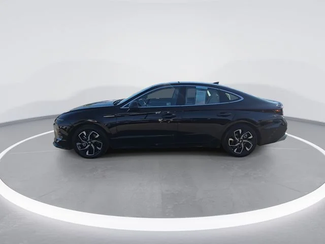 Used 2024 Black Hyundai SEL image 5