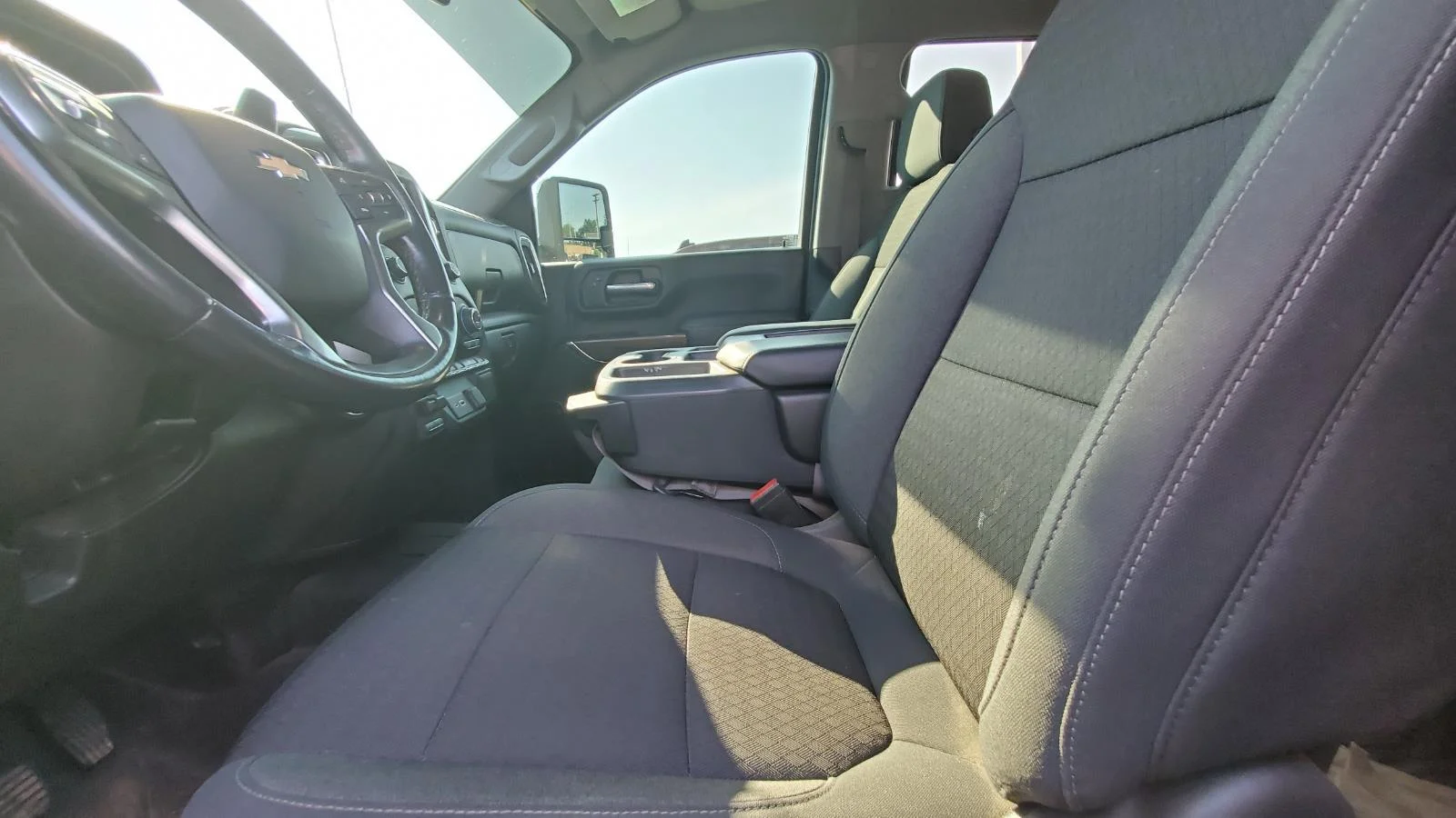 Used 2021 SUMMIT WHITE Chevrolet LT image 3
