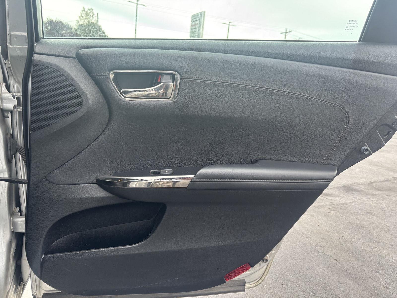 Used 2014  TOYOTA  image 26