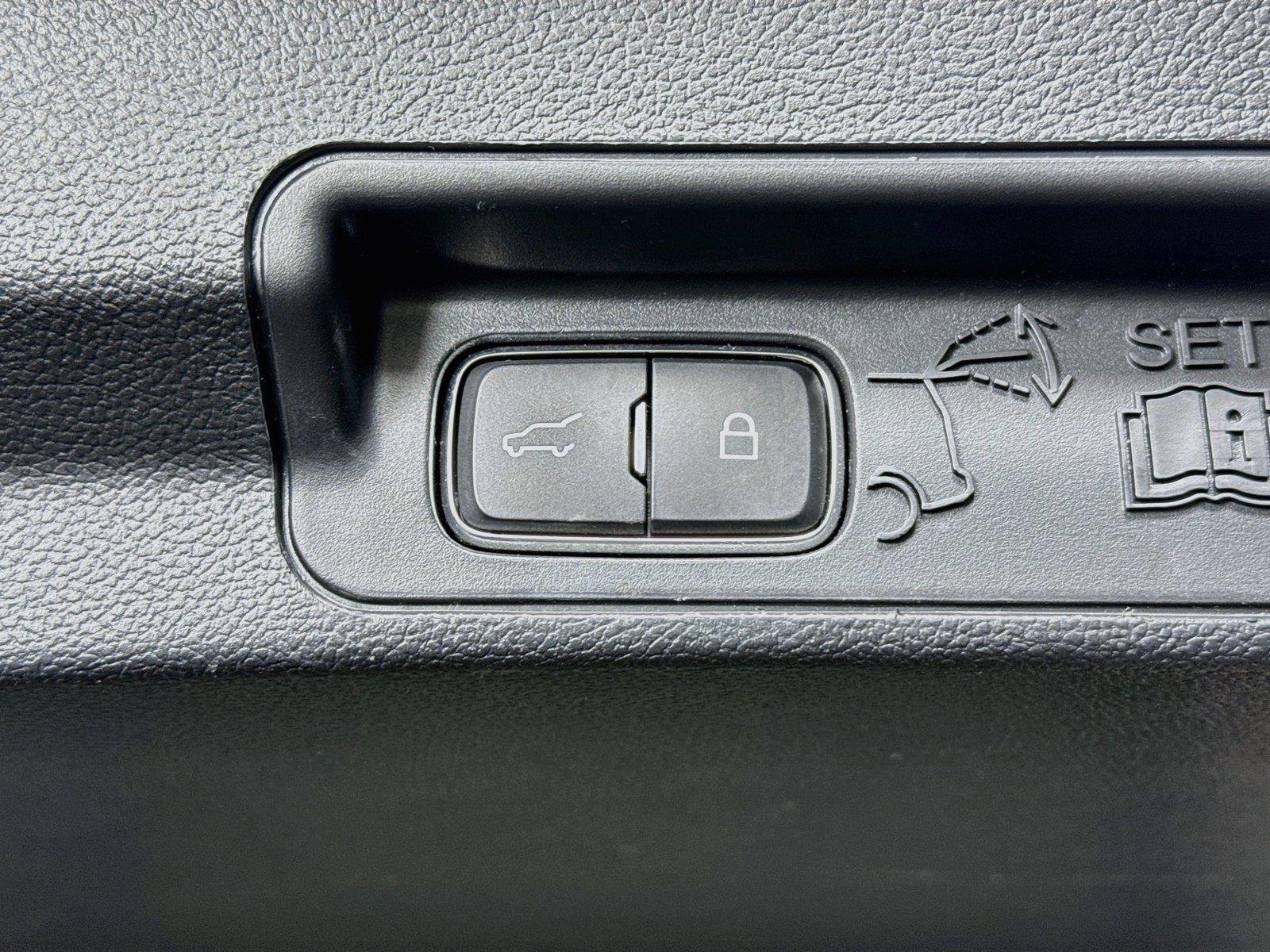 Used 2020 Star White Metallic Tri-Coat Ford XLT image 36