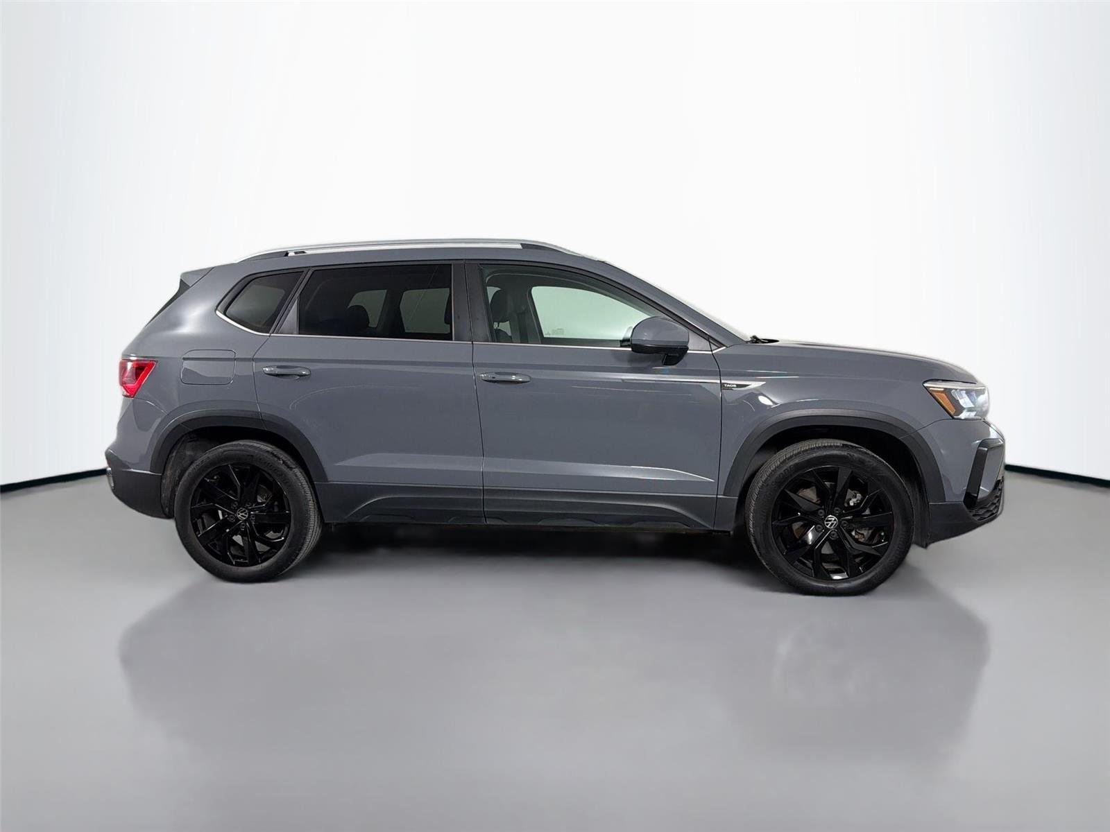 Used 2022 Pure Gray Volkswagen SE image 5