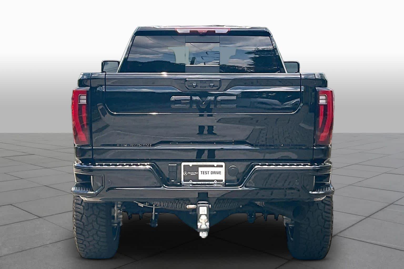 Used 2025 Onyx Black GMC Denali Ultimate image 5