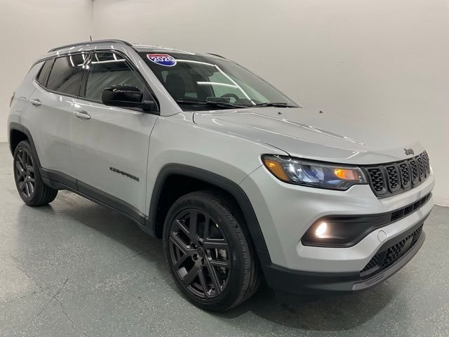 New 2026 Silver Zynith Metallic Clearcoat Jeep Latitude image 8