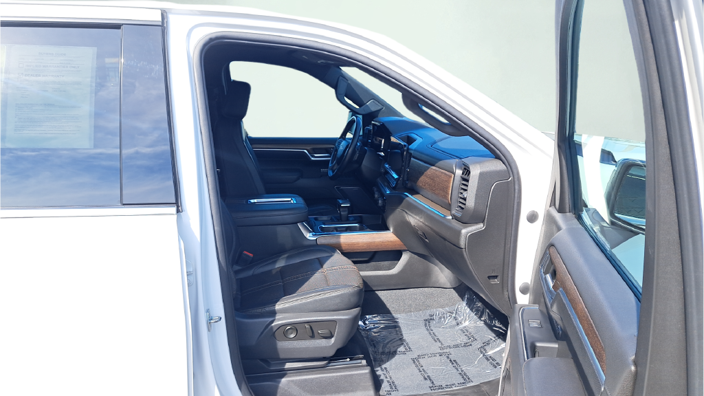 Used 2022  Chevrolet High Country image 16