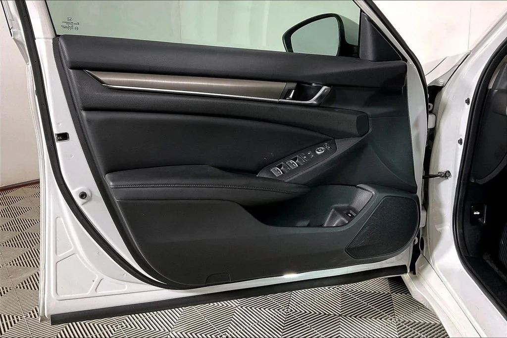 Used 2019  Honda LX image 22
