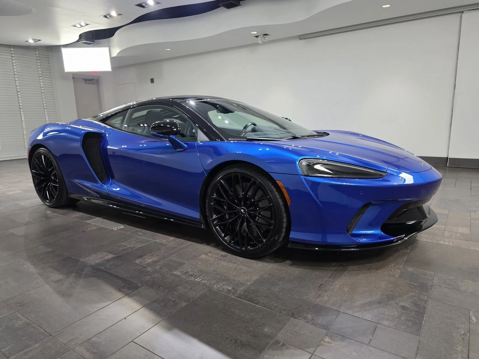 Used 2023 MSO Volcano Blue McLaren  image 25