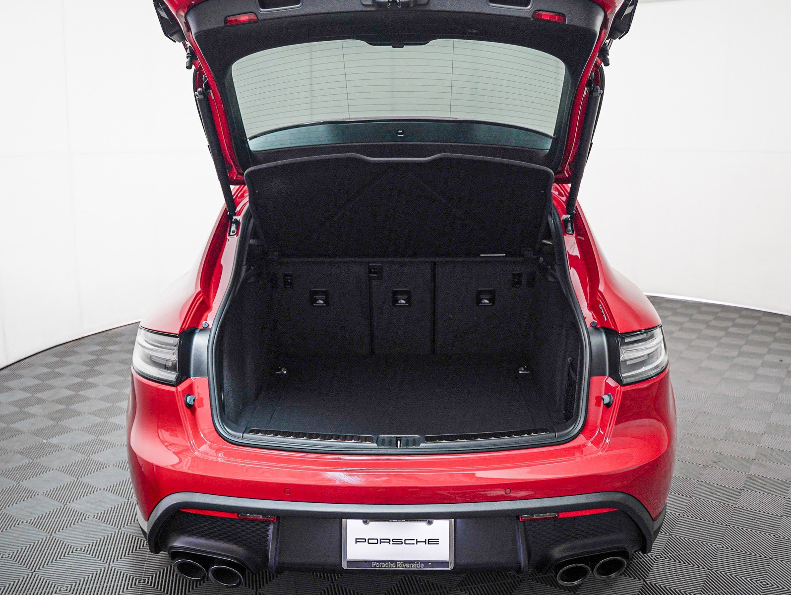 2025 Porsche Macan - Photo 29