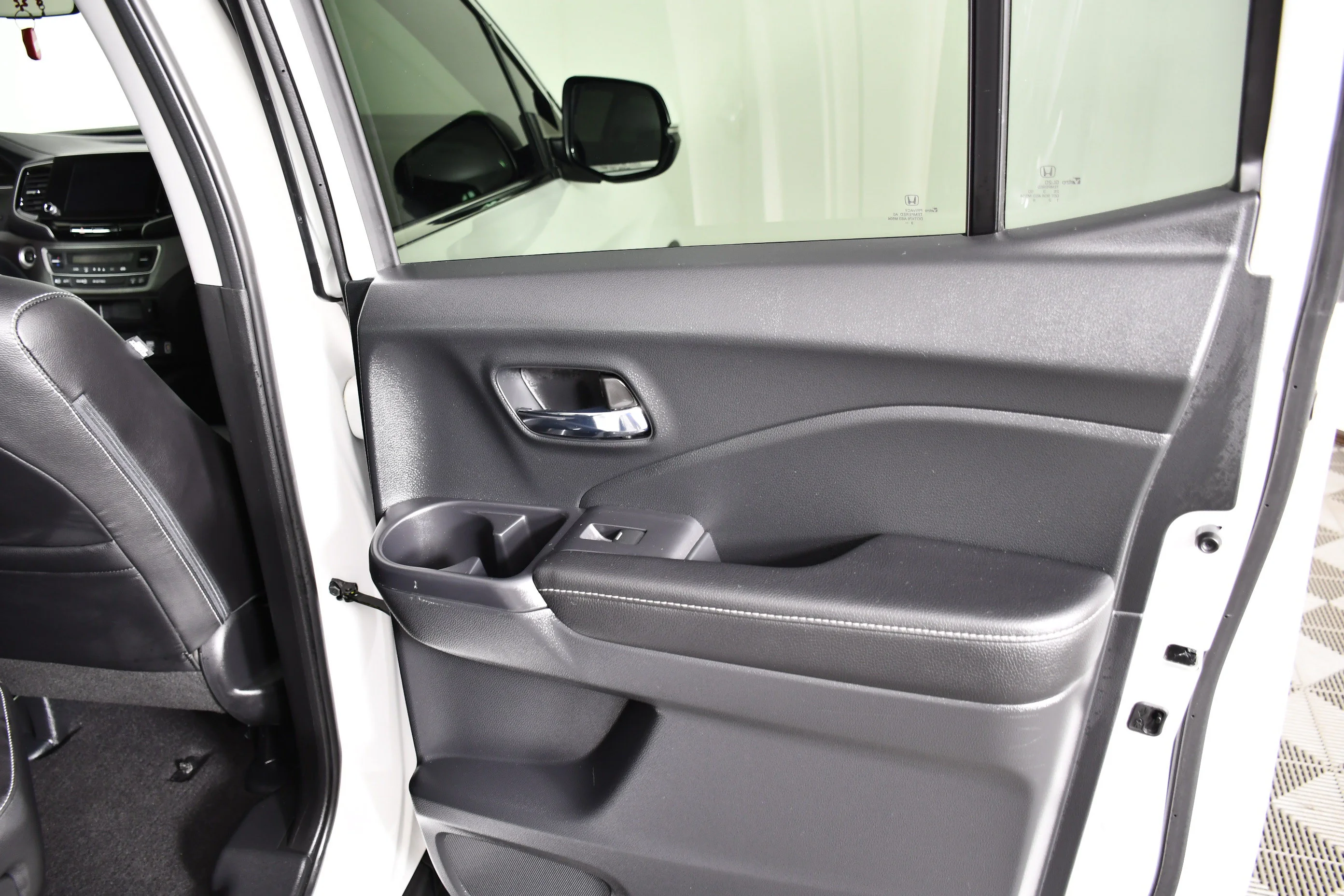 Certified Used 2023 Platinum White Pearl Honda RTL image 47