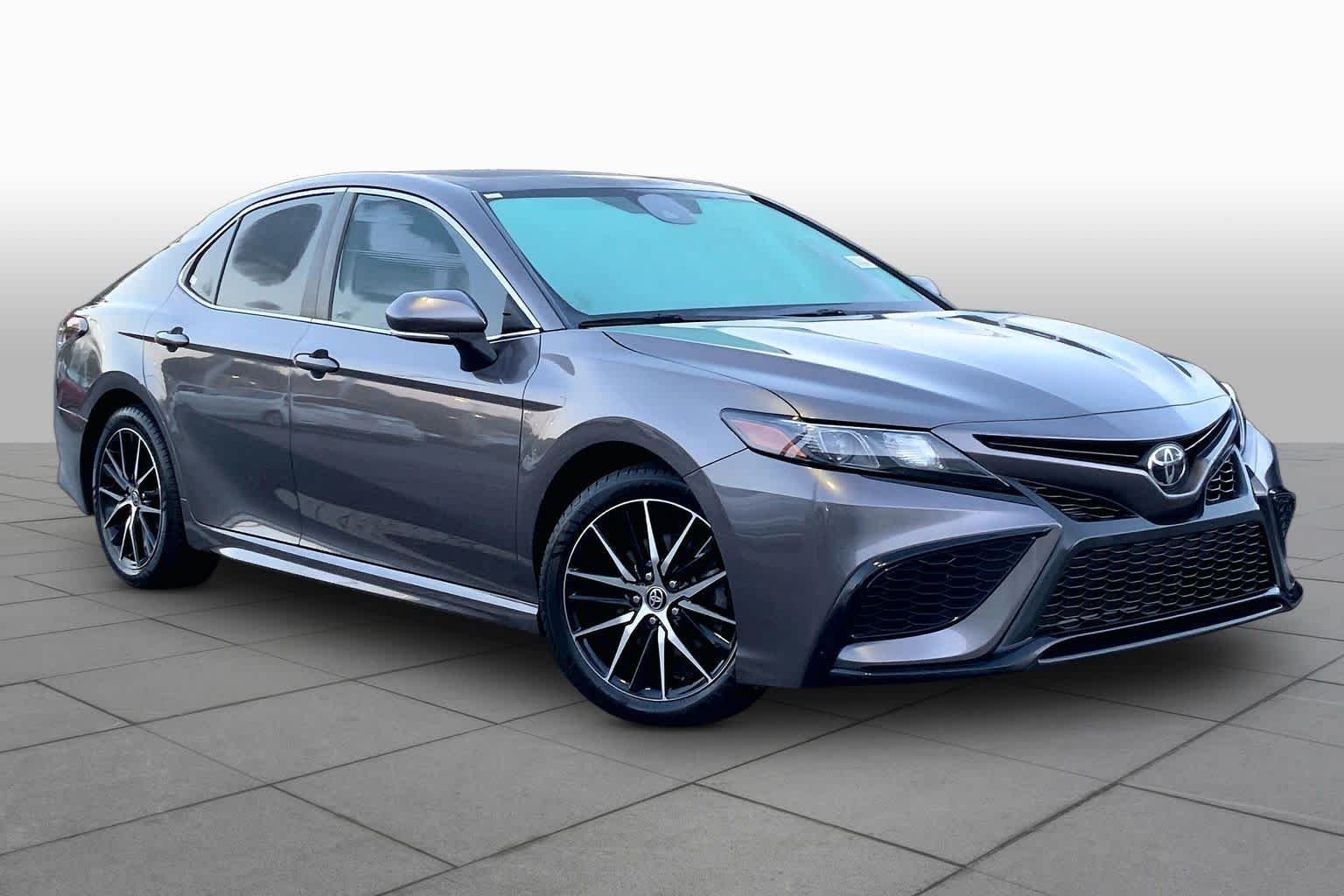 Used 2022 Predawn Gray Mica Toyota SE image 3