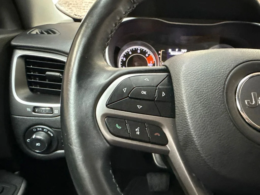 Used 2019 Light Brownstone Pearlcoat Jeep Latitude Plus image 17