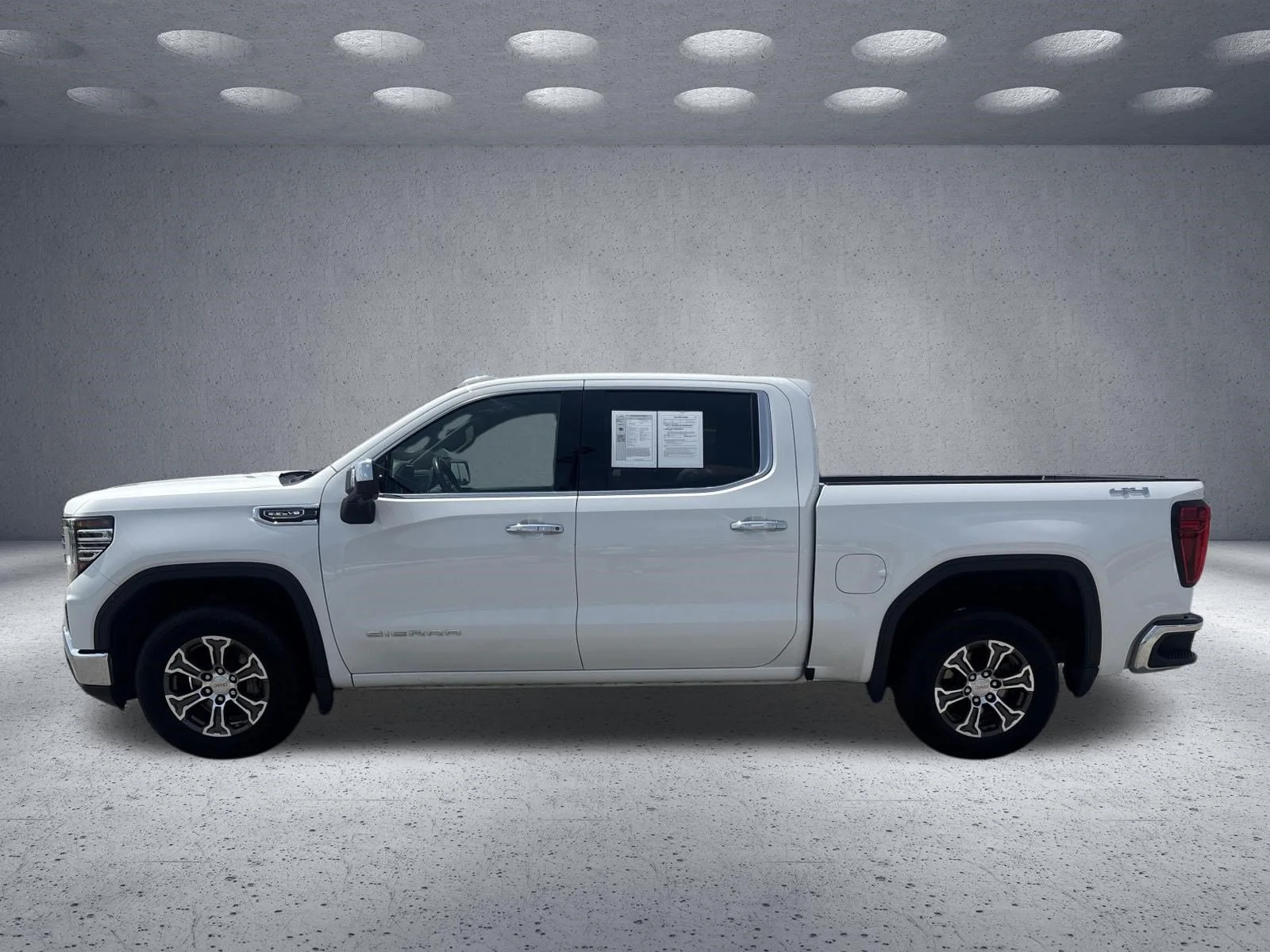Used 2025 Summit White GMC SLT image 8