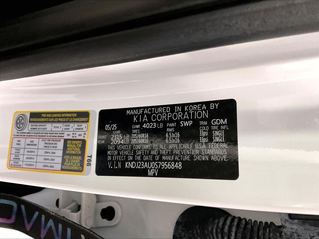 Used 2025 White Kia S image 34