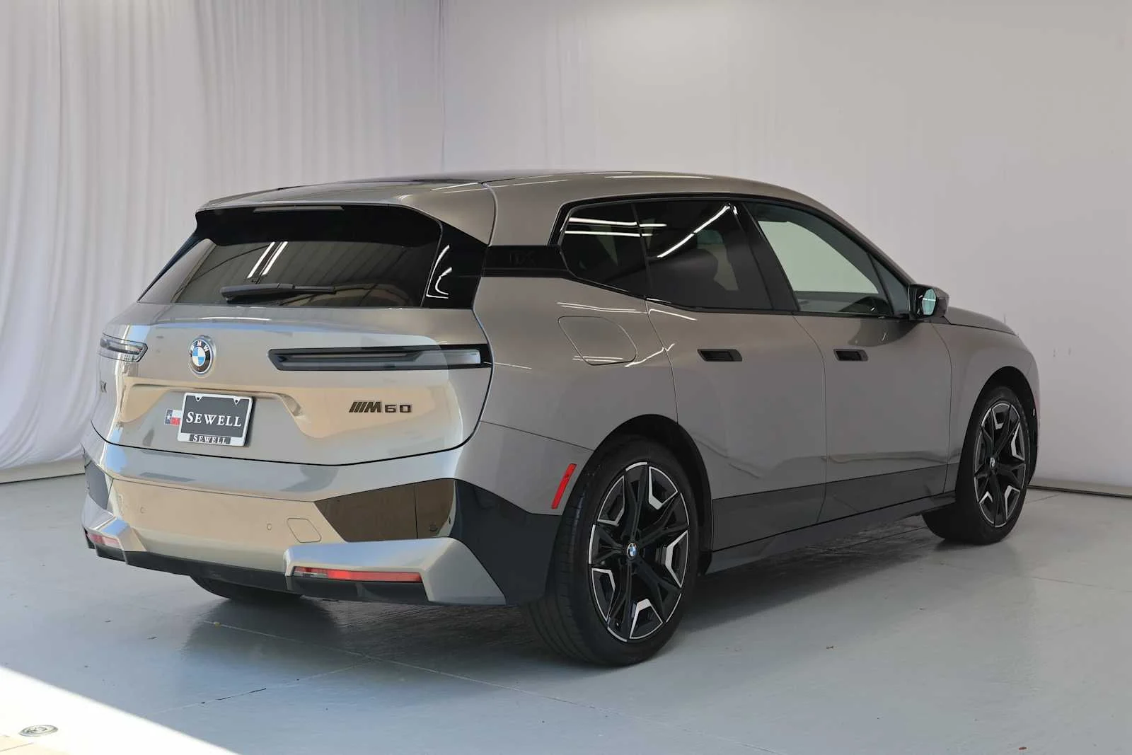 Used 2024 Oxide Grey Metallic BMW M60 image 8