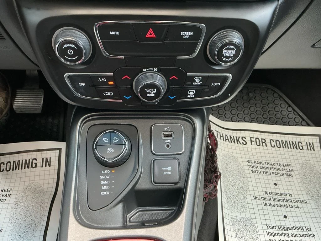 Used 2018 Orange Jeep Trailhawk image 17