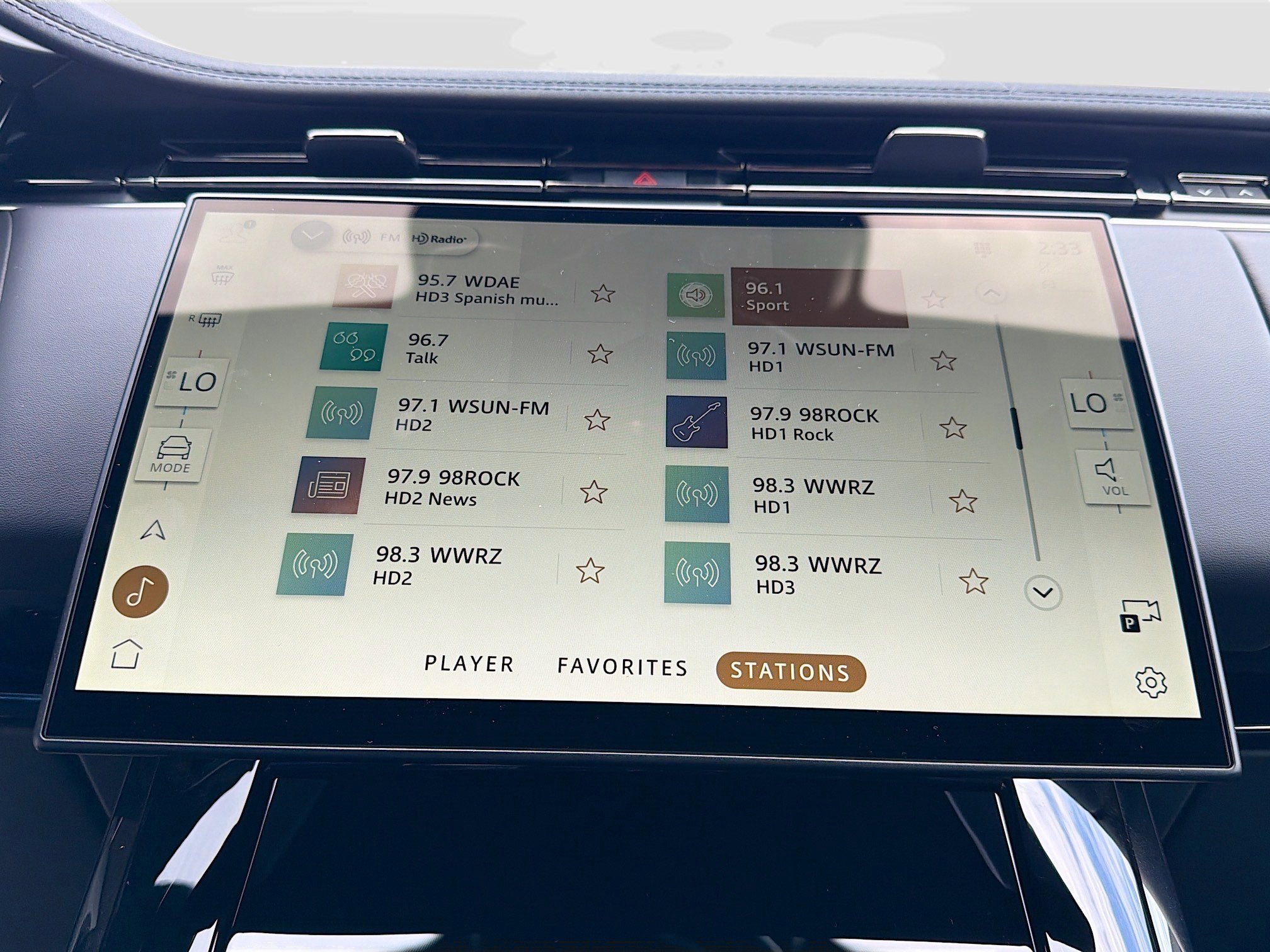 New 2026 Carpathian Grey Land Rover Dynamic SE image 32