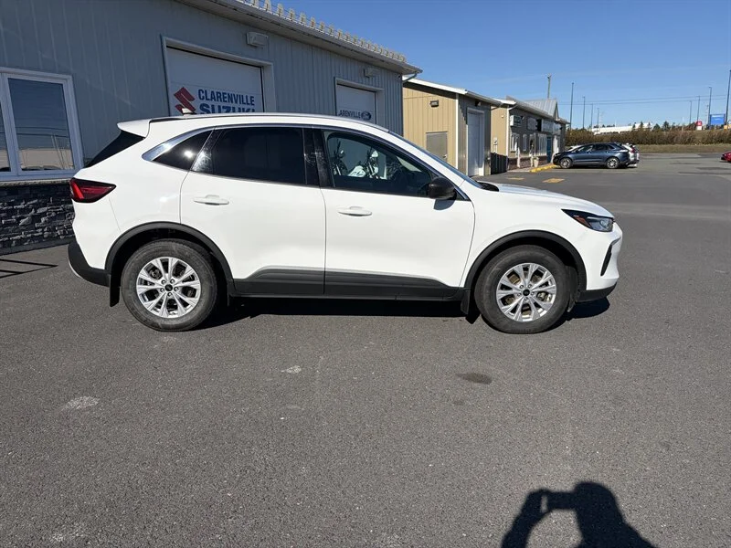 Used 2024 White Ford Active image 3