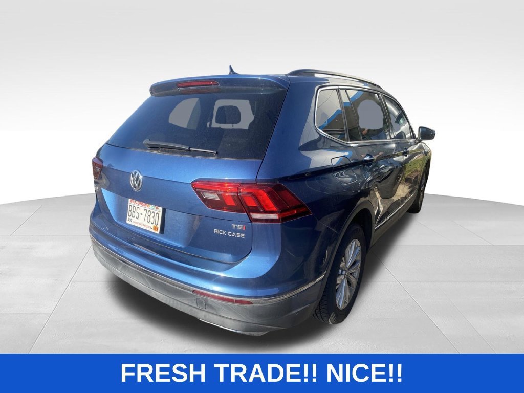 Used 2018  Volkswagen SEL image 3