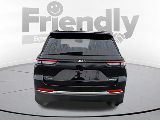 New 2026 Diamond Black Crystal Pearl-Coat Exterior Paint Jeep Limited image 4