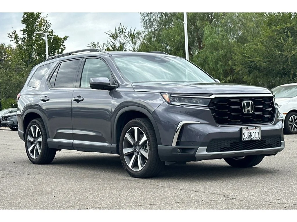 Used 2024 Modern Steel Metallic Honda Touring image 8