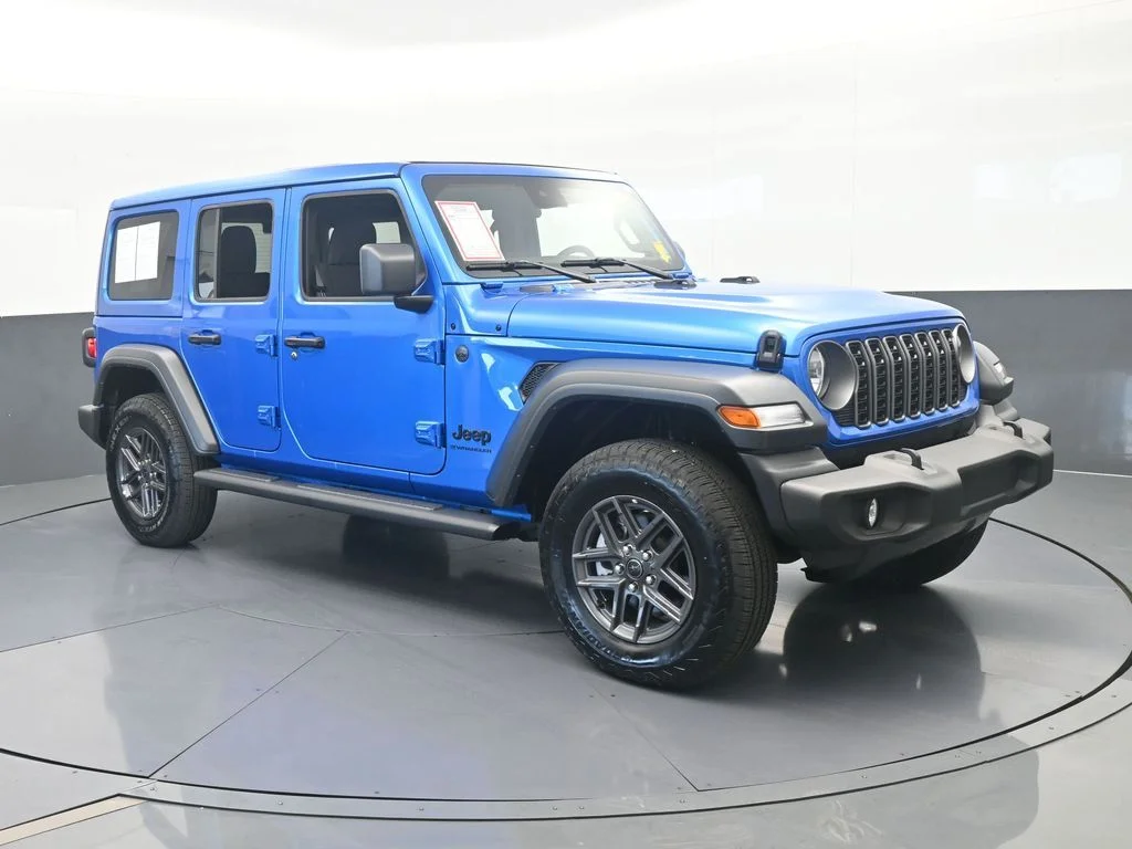 Used 2025 Hydro Blue Pearl Coat Jeep Sport S image 8