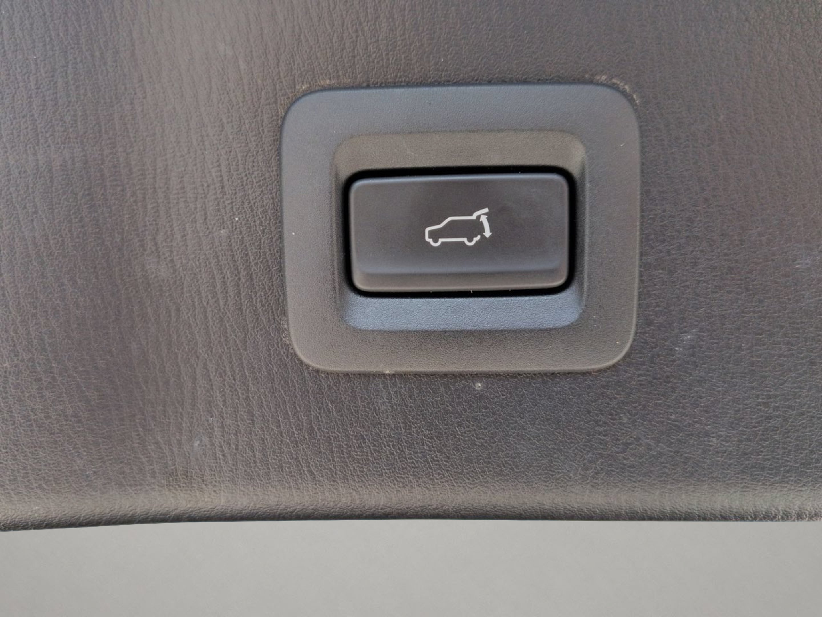 Used 2017 Deep Crystal Blue Mica Mazda Grand Select image 15