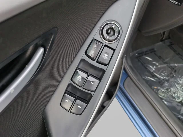Used 2016 Blue Hyundai Base image 17