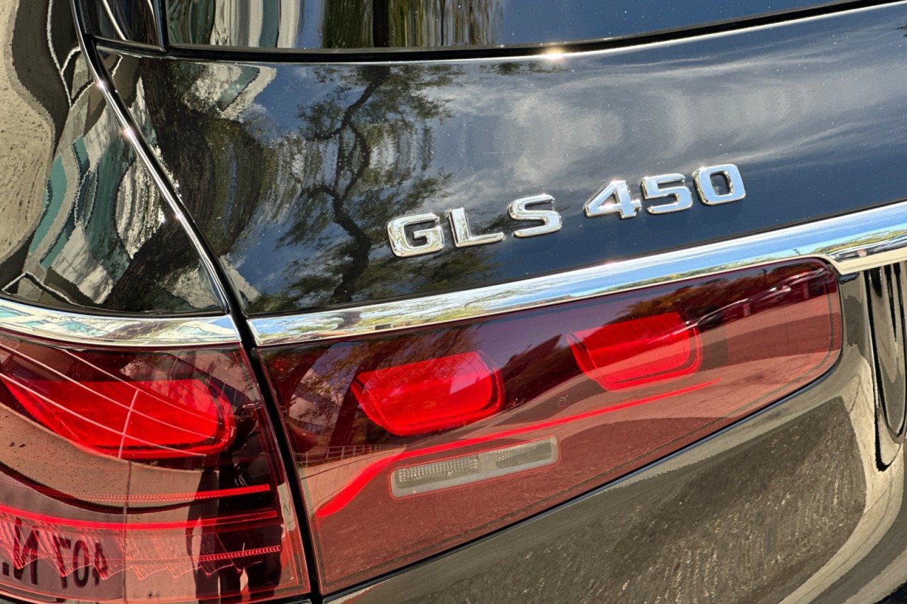Used 2026 Black Mercedes-Benz GLS 450 image 28