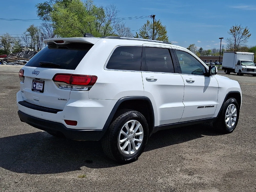 Used 2021 Bright White Clearcoat Jeep Laredo E image 12