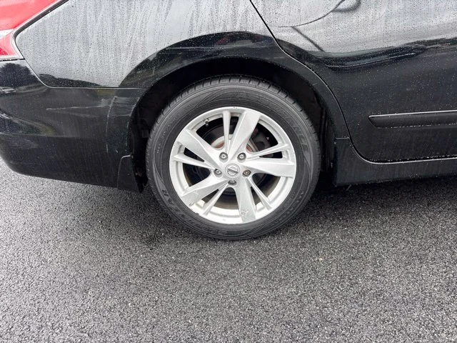 Used 2014 Black Nissan 2.5 SV image 11