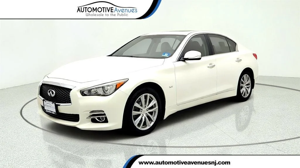 Used 2016 Majestic White INFINITI 4dr Sedan 2.0t Premium AWD w/ Premium Plus Pkg image 1