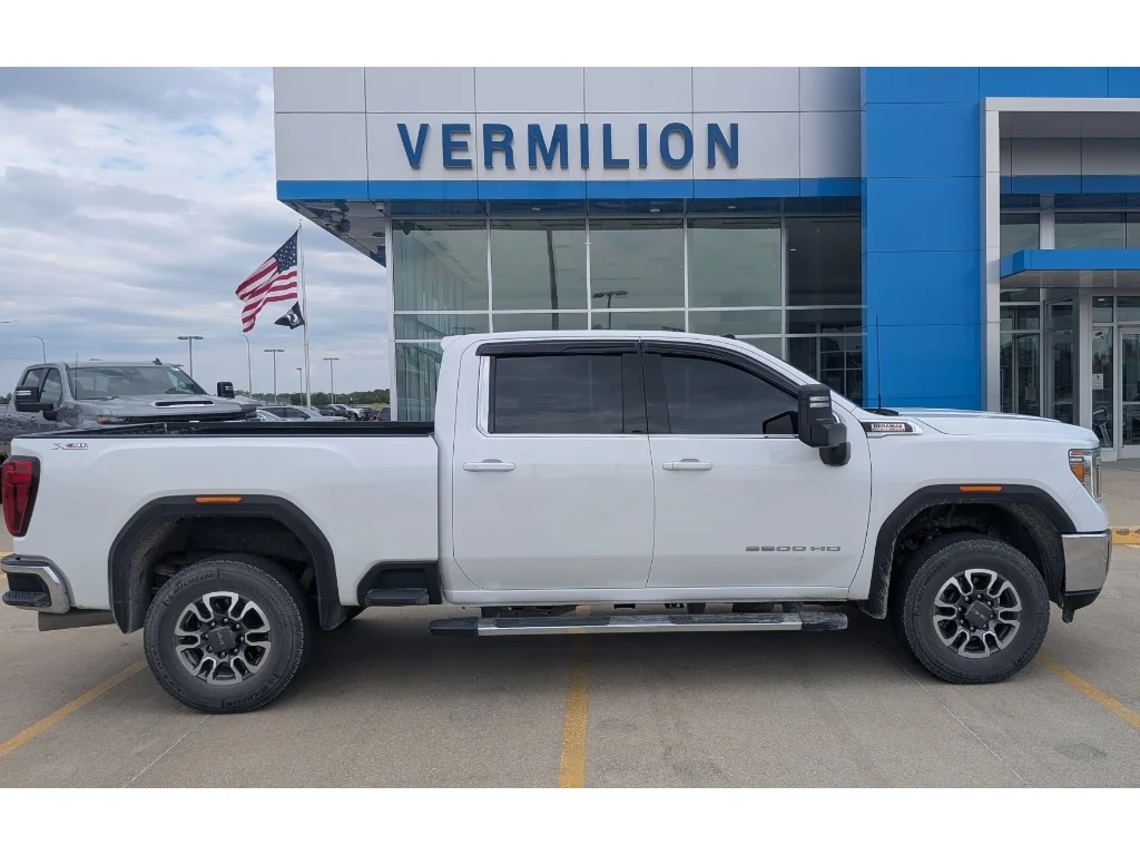 2023 GMC Sierra 4WD Crew Cab Standard Box SLE's photo