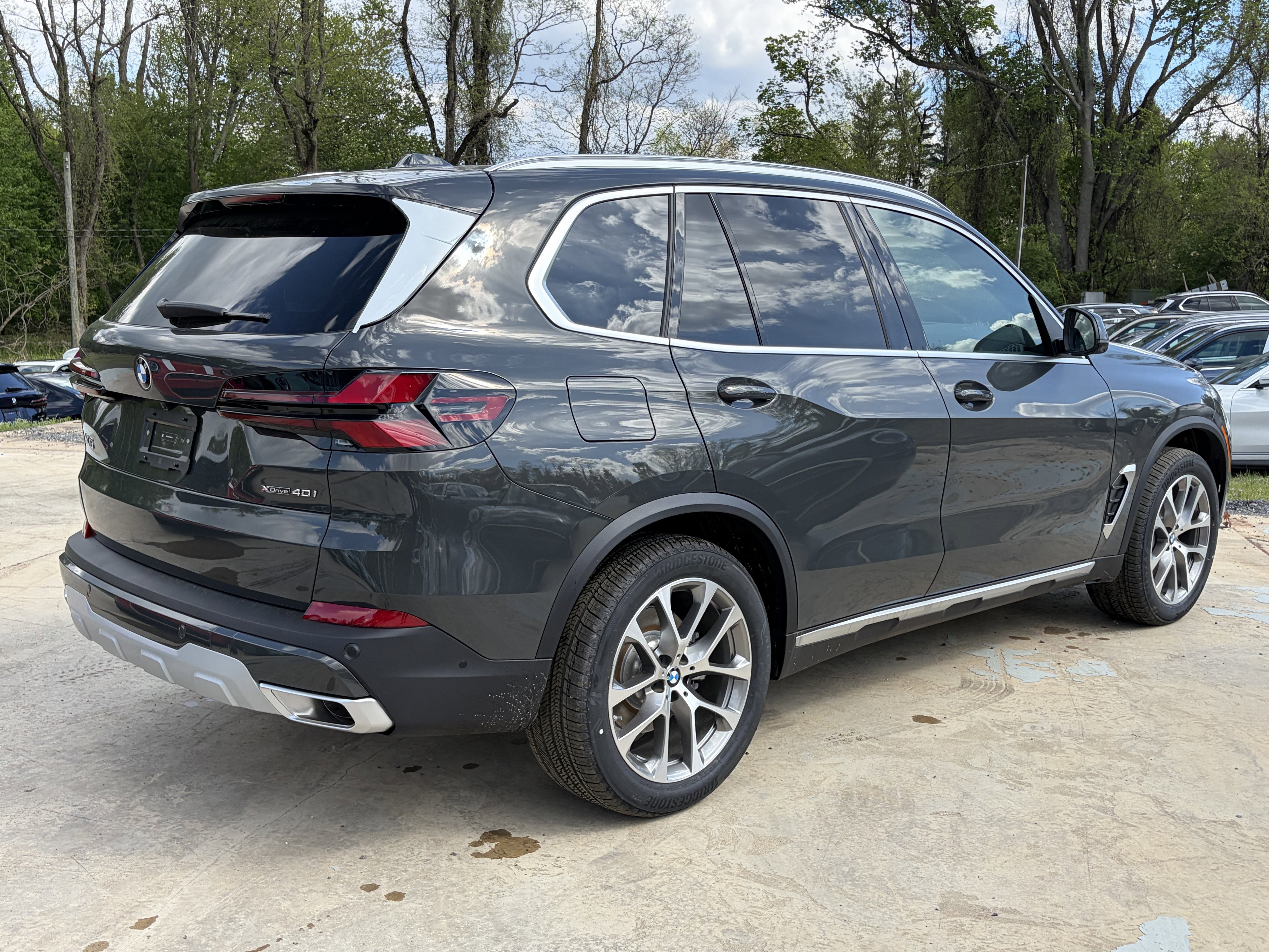 New 2026 Dravit Grey Metallic BMW xDrive40i image 4