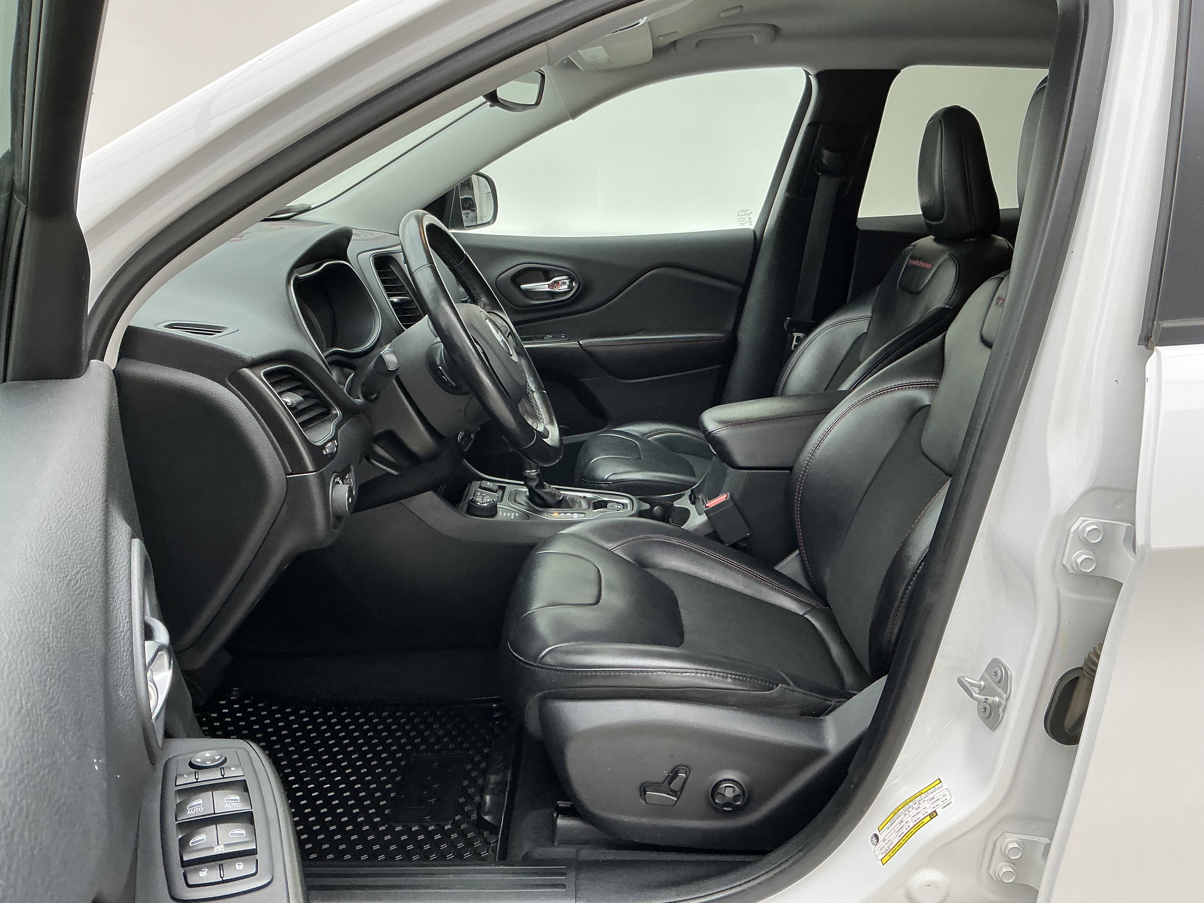 Used 2020 Bright White Clearcoat Jeep Trailhawk image 17