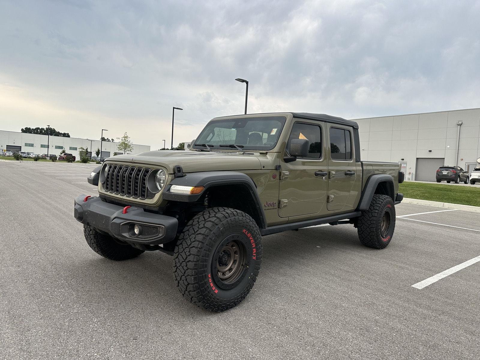 Used 2025 41 Jeep Rubicon image 1