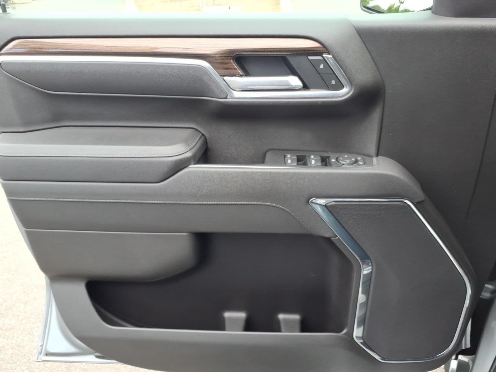 Used 2025 Sterling Gray Metallic Chevrolet LT image 30