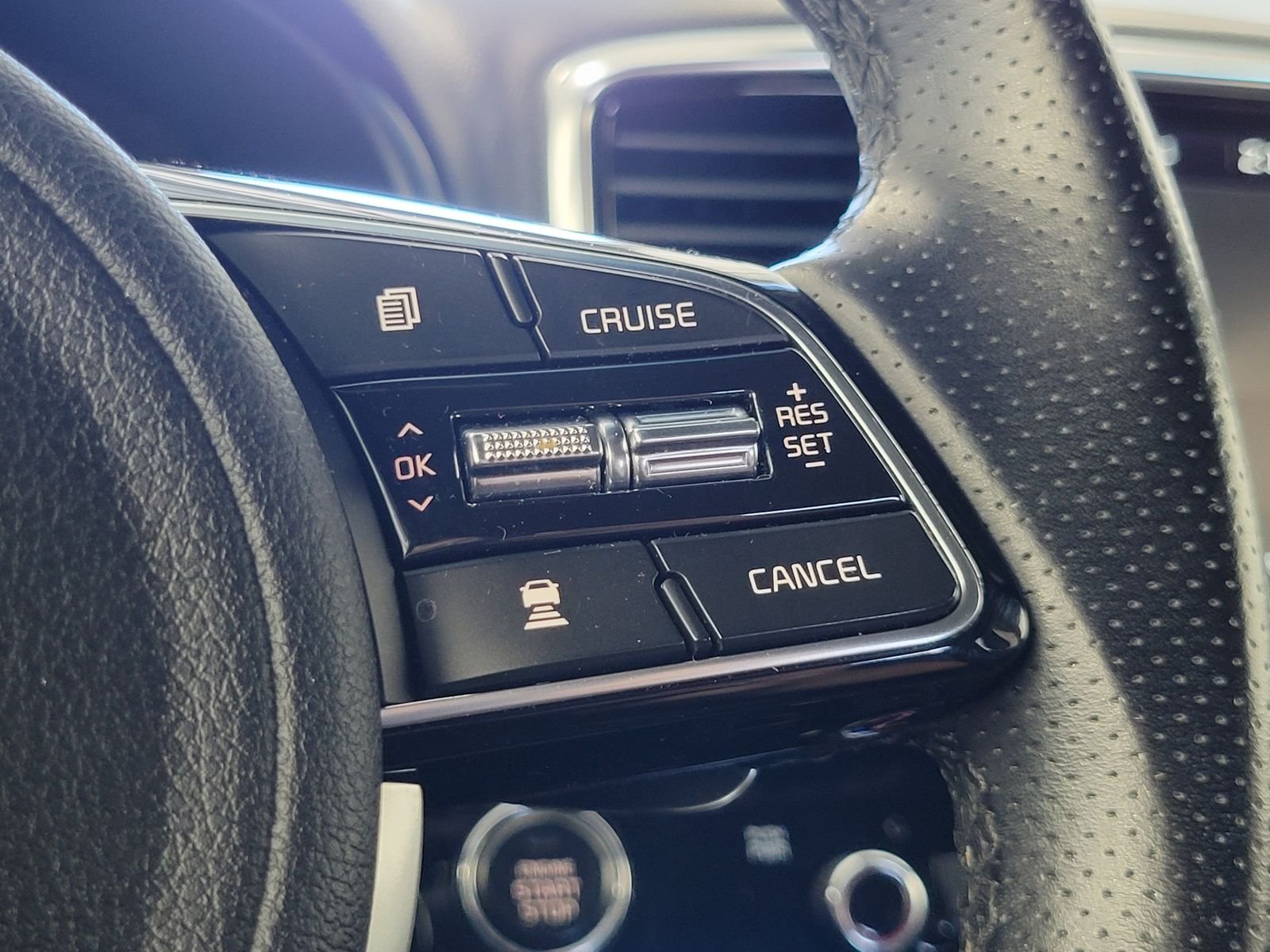Used 2021 White Kia S image 18