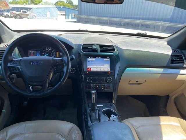 Certified Used 2017 White Gold Metallic Ford XLT image 3