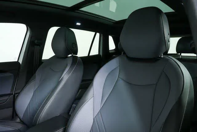 New 2026 Opal White Pearl Volkswagen SE R-Line Black image 5